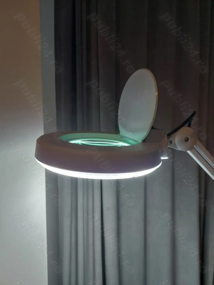 Lampa cu lupa, cu picior (pentru cosmetica)
