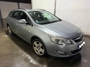 Opel Astra J Sports Tourer, 2011 benzina Euro5