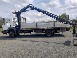 Nissan cu macara forestiera 