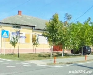 Casă din cărămidă, pretabil afacere,  la șoseaua principală, în comuna Socodor, județul Arad