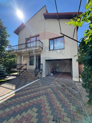 Vilă deosebită de închiriat în zonă liniștită