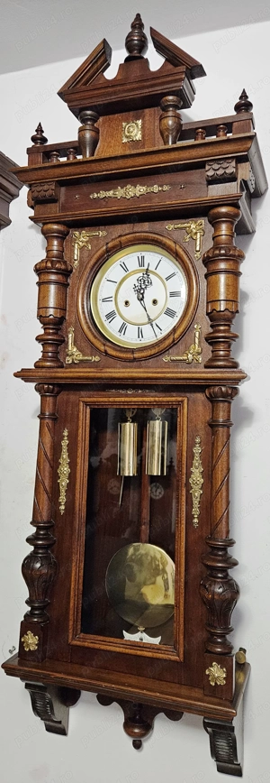 Ceas de perete cu pendul si 2 greutati Junghans