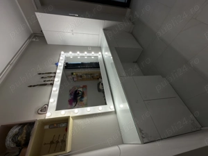 Mobila si oglinda machiaj 