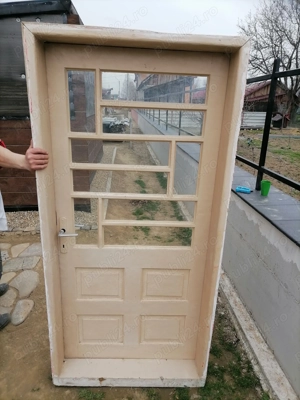 Uși și giurgiuvele din brad din demolare. Fără defecte. Preț 400 lei negociabil..    