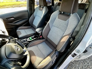 Toyota Corolla 1.8 Hybrid in echiparea speciala TREK - imagine 16