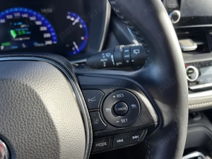 Toyota Corolla 1.8 Hybrid in echiparea speciala TREK - imagine 8