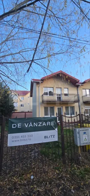 Casa parte din triplex, 80 mp, teren 198 mp, zona Magnolia