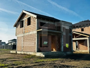 Casa la rosu, pe stoc, cu terasa si acoperis finalizat – Westfield