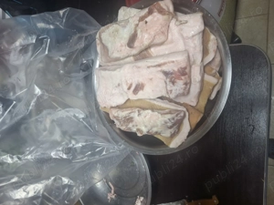 Vand slănină proaspătă 