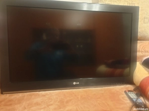 vând televizor led LG 80 cm