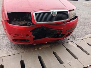 Vând Skoda Fabia, accidentată