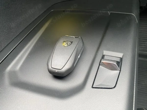 Peugeot 3008 Hybrid 1.2 Benzina+Electric 136 CP An 2024 - imagine 21