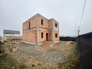 Proprietar . Casa individuala P+1Etaj. 3 Dormitoare. 1 Birou. 3 Bai. Bucatarie Inchisa. CarPort - imagine 4