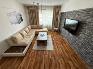 Închiriere apartament *modern* 3 camere - strada Victoriei -  zona centrală