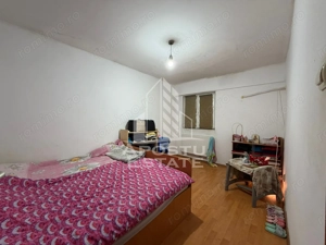 Apartament cu 5 camere, 2 bai, decomandat, centrala zona Girocului