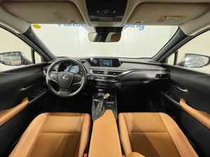 Lexus UX - imagine 7