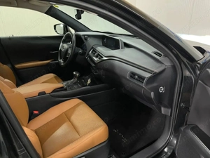 Lexus UX - imagine 9