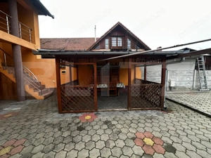 Casă spațioasă, aproape de centru, într-o zonă excelentă din Sebeș - imagine 17