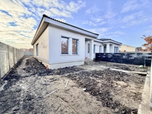 Duplex despartit prin camera tehnica - 81 mp - Mosnita Noua 