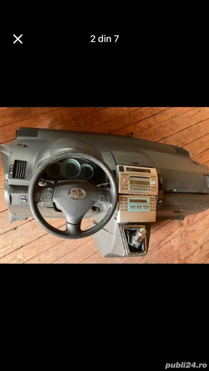 Dezmembrez Toyota Corolla Verso 1.8 VVTI