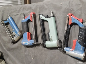 vând capsatoare pneumatice Bea