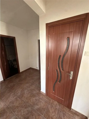 2 cam decomandat Gh Lazar-Circumvalatiunii - imagine 4