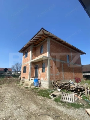 Casa la rosu de vanzare, cu 5 camere, 168 mp, Bistrita 