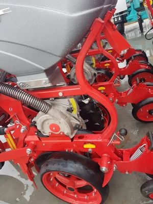 Vand semanatoare de porumb si floarea soarelui Cansa  - imagine 7