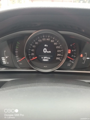 vând Volvo V40, D3 proprietar  - imagine 2