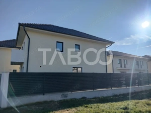 Casa individuala de vanzare 110 mpu si 2 locuri de parcare in interior