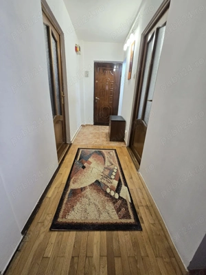 Închiriez apartament cu 3 camere 