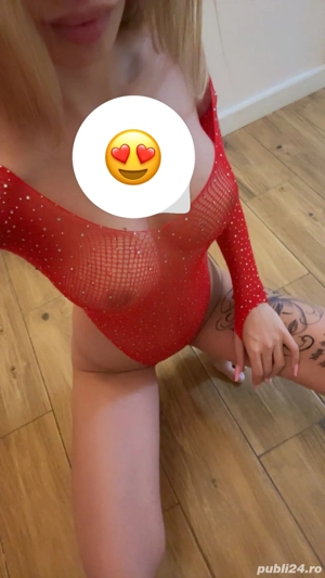 Blonda miniona fac și deplasări 