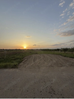 Teren intravilan de vânzare   situat într-o zonă liniștită