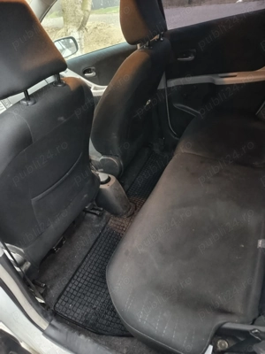 Vând Toyota Yaris 1,3 benzină