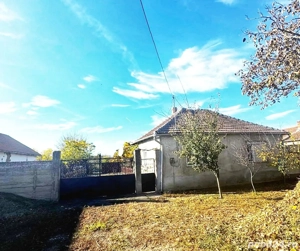 Casă de vânzare disponibilă cu avans si rate lunare, în zonă foarte bună, cu 4 camere, teren de 2320