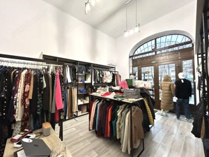 Afacere la Cheie, articole originale,  intrare stradală, zona Centrala