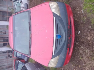 Vând Dacia logan 2006 1.4 benzina fără acte pentru câmp sau piese  funcțional 1500lei 