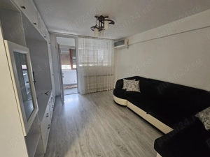 Inchiriez apartament 3 camere  etaj 1 4 zona Compozitori