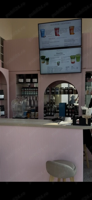 Angajez barista femeie