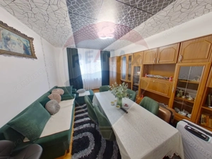 Apartament cu 3 camere de vânzare în zona Est