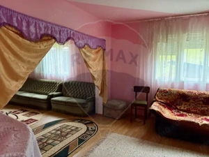 Casa traditionala+anexe gospodaresti in Giulesti Maramures - imagine 2