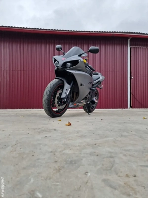 Yamaha r1 big bang  - imagine 3