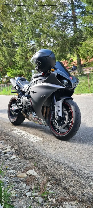 Yamaha r1 big bang  - imagine 2