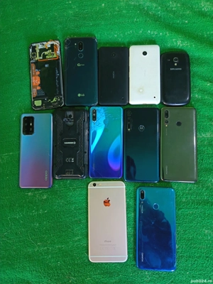 vand telefoane pentru piese 