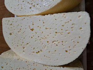 Vând brânză de vaca