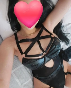 Victoria bruneta venita chiar acum