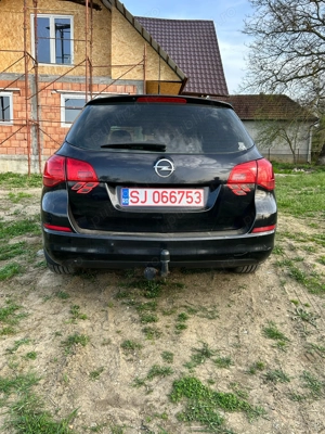 Opel Astra j 2011 - imagine 2