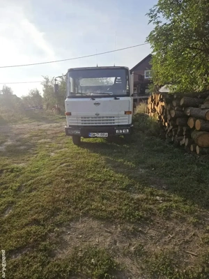 vand sau schimb nissan eco t 100