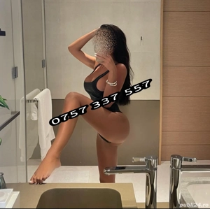 Nouă!! Brunetă Hot, Silicoane!! 