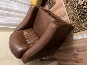 Recameu extensibil de doua persoane si fotoliu din piele sintetica, in stare excelenta.